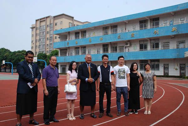 斐濟(jì)駐華大使訪校 2015-9-12 (2)_副本.jpg