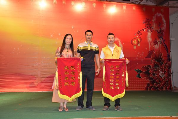港口敬老院向中山僑界志愿志服務(wù)隊、譽品鴿養(yǎng)生餐飲送錦旗_0629_副本.jpg