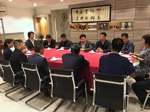 2、與商會僑領(lǐng)開展友好交流_副本.jpg
