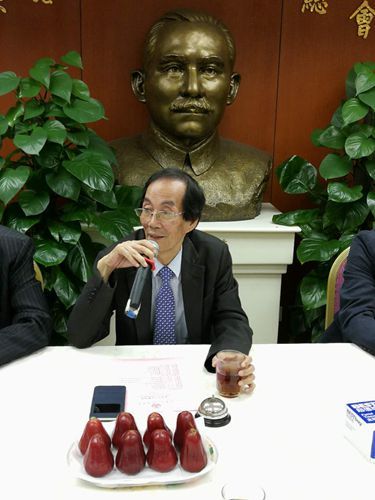 香港中山社團(tuán)總會(huì)主席簡(jiǎn)植航講話_副本.jpg