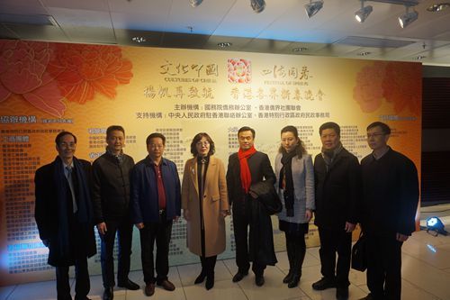 5、省僑聯(lián)副主席、市僑聯(lián)主席余志勇（右二）和香港中山社團(tuán)總會(huì)主席、市僑聯(lián)副主席簡(jiǎn)植航（左一）與出席嘉