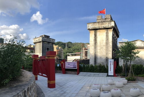 位于白鴿隊(duì)隊(duì)部舊址的東椏村黨建宣傳欄_調(diào)整大小.jpg