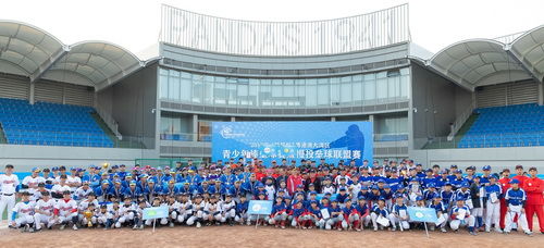 2019年“熊貓杯”粵港澳大灣區(qū)青少年棒壘球賽暨慢投壘球聯(lián)盟賽球員合影_調(diào)整大小.jpg