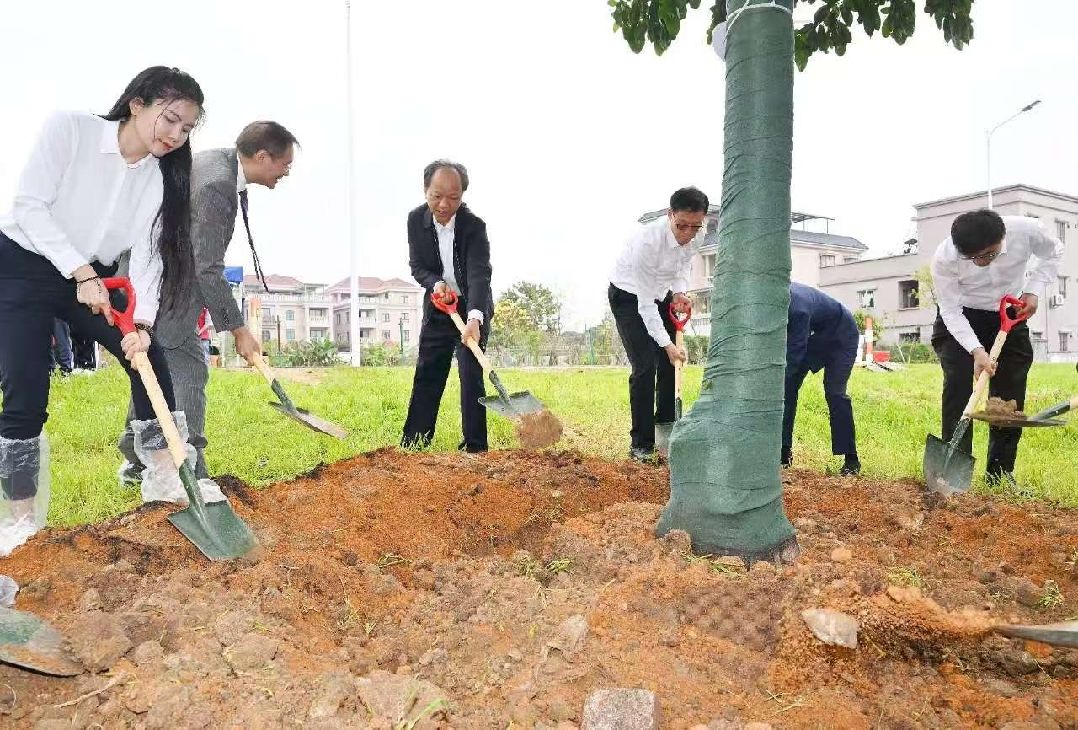 _cgi-bin_mmwebwx-bin_webwxgetmsgimg__&MsgID=666916