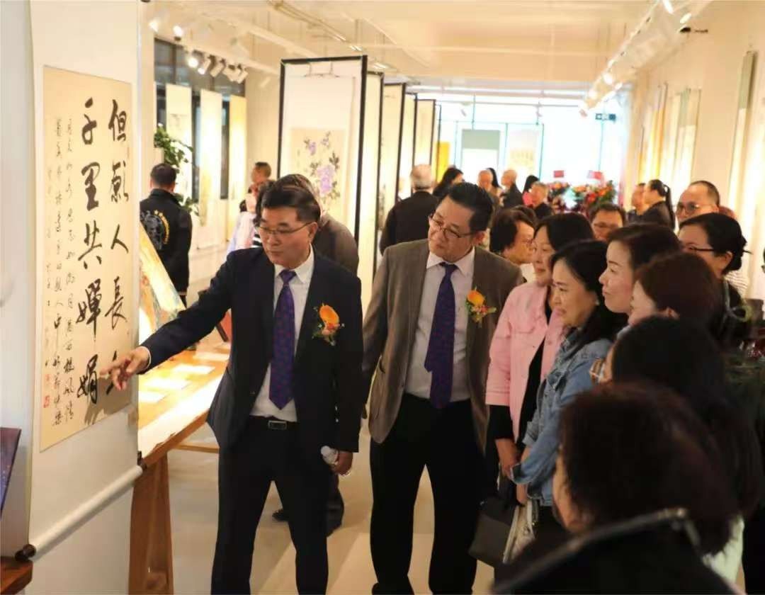 _cgi-bin_mmwebwx-bin_webwxgetmsgimg__&MsgID=893056