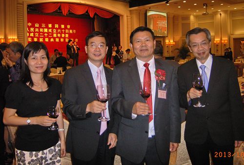 楊彪副主席與張成會長等合影留念。